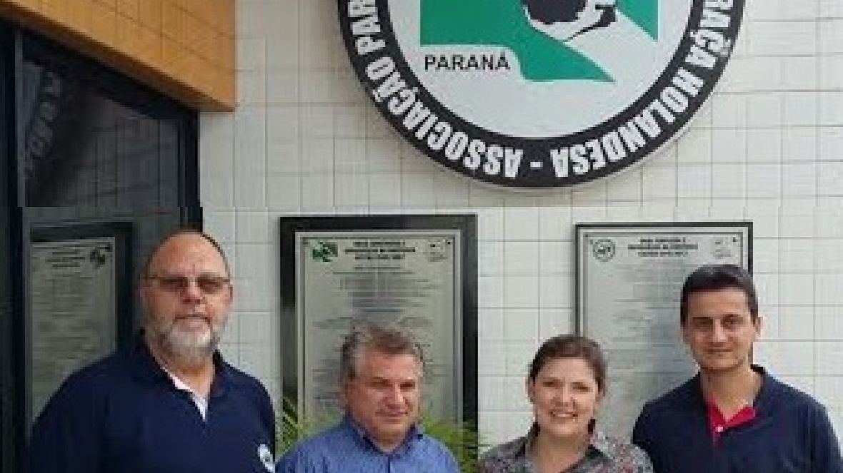 Equipe do PMGZ Leite visita Associação no Paraná para troca de experiências