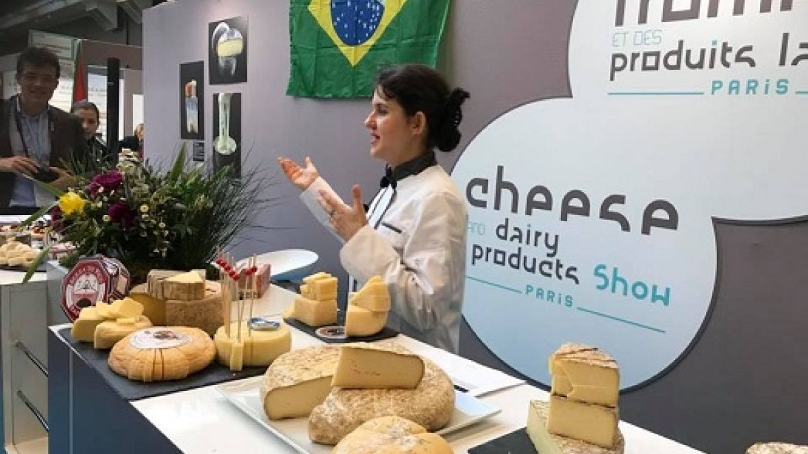Queijos produzidos com leite de Zebu participam do Salão do Queijo em Paris.