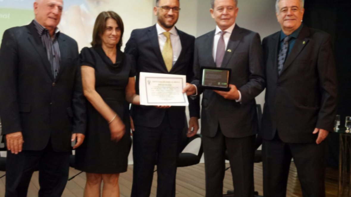 Presidente da ABCZ é homenageado pelo CRMV-MG