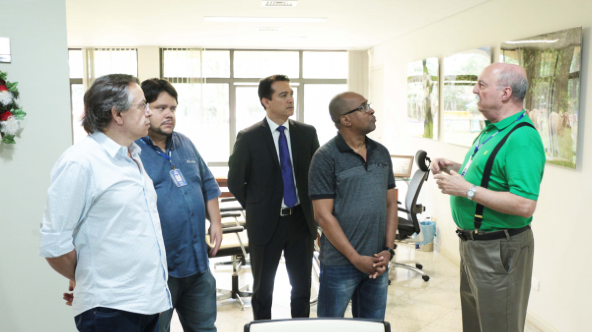 ABCZ recebe membro da embaixada do Haiti e diretor de universidade na Colômbia