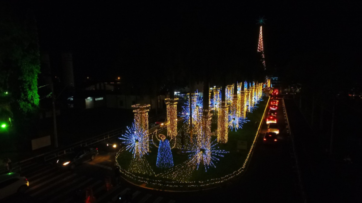Milhares de pessoas acompanham inauguração do ?Natal no Parque?