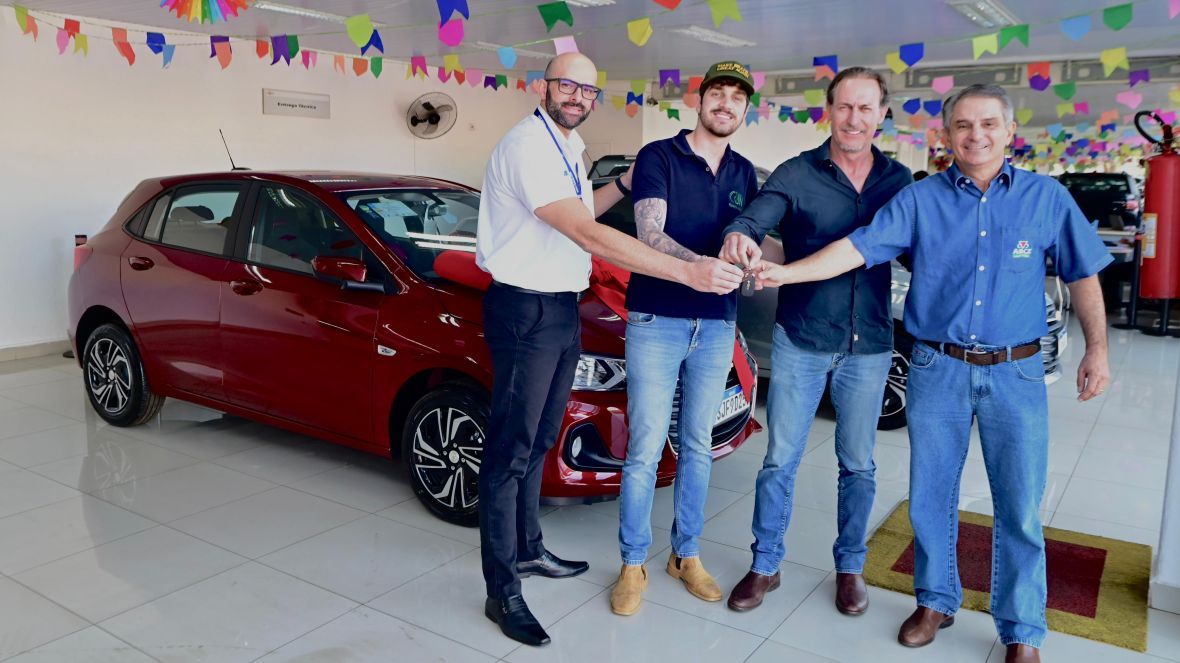 ABCZ entrega Chevrolet 0 km a ganhador do sorteio que contemplou investidores dos leilões e shoppings da 89ª ExpoZebu