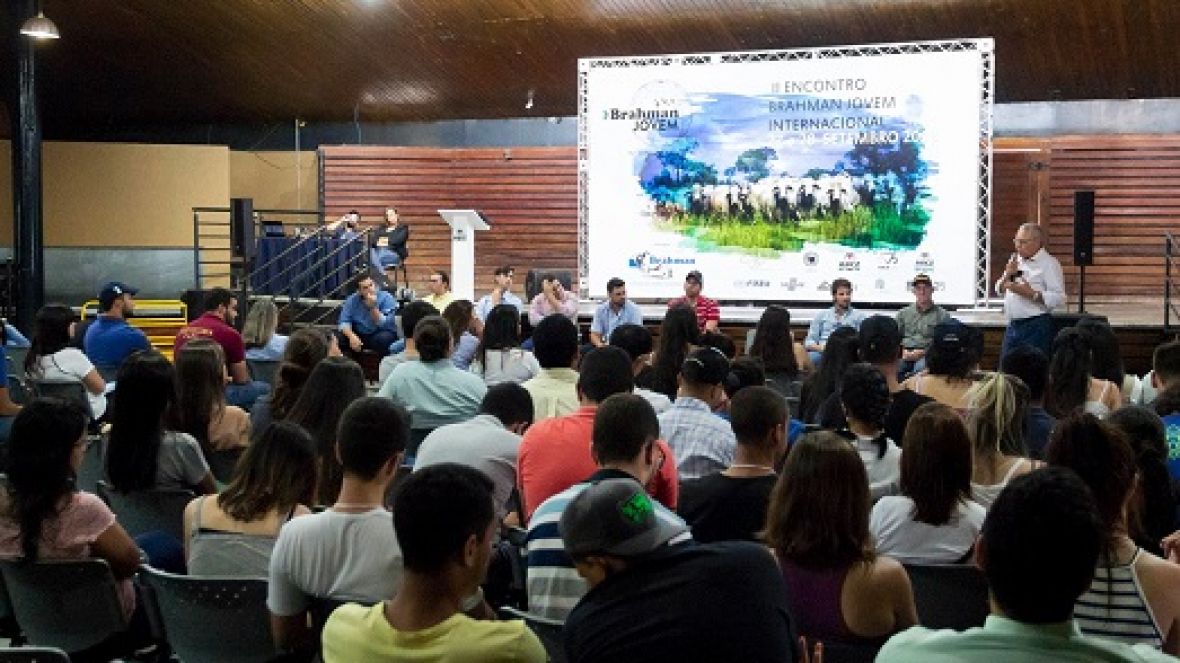ABCZ Jovem participa de evento internacional durante a ExpoBrahman