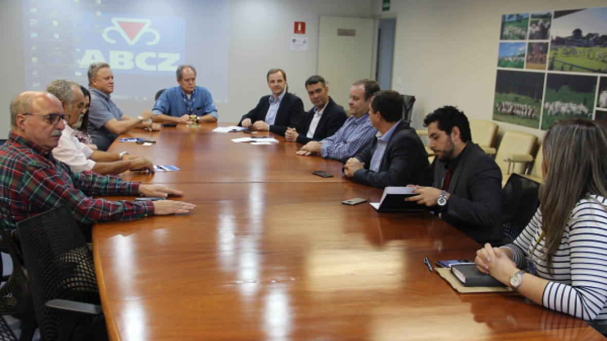 Comitiva do BB apresenta Seguro Faturamento Pecuário na ABCZ