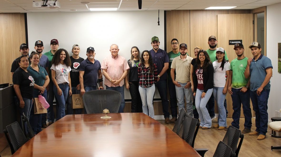 Zebu na Universidade: ABCZ recebe visita de alunos de Zootecnia da UFR