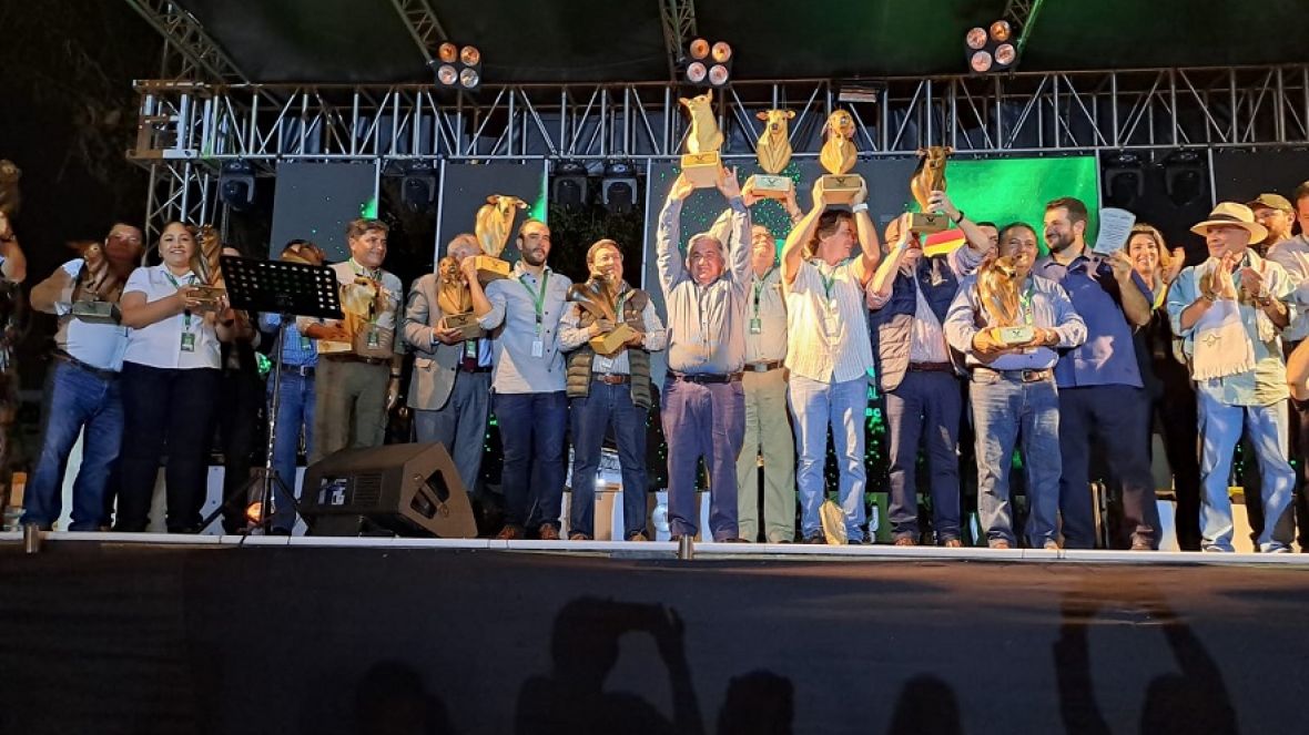 ABCZ recebe homenagem durante a Expocruz, na Bolívia