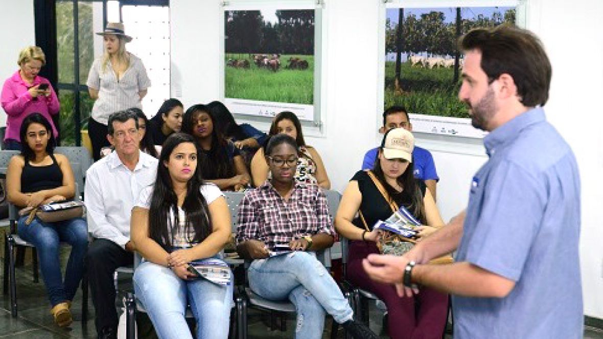 Futuros profissionais do agro debatem panorama do setor durante o Brahman Jovem
