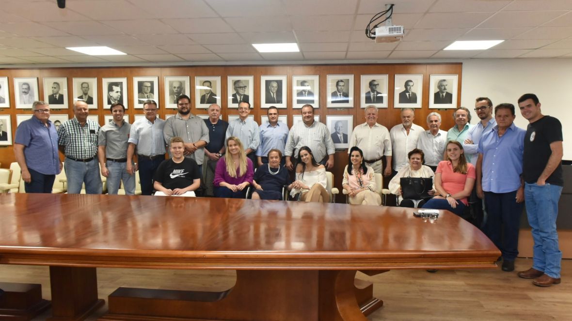 Foto de Rivaldo Machado Borges Júnior passa a integrar a galeria de ex-presidentes da ABCZ