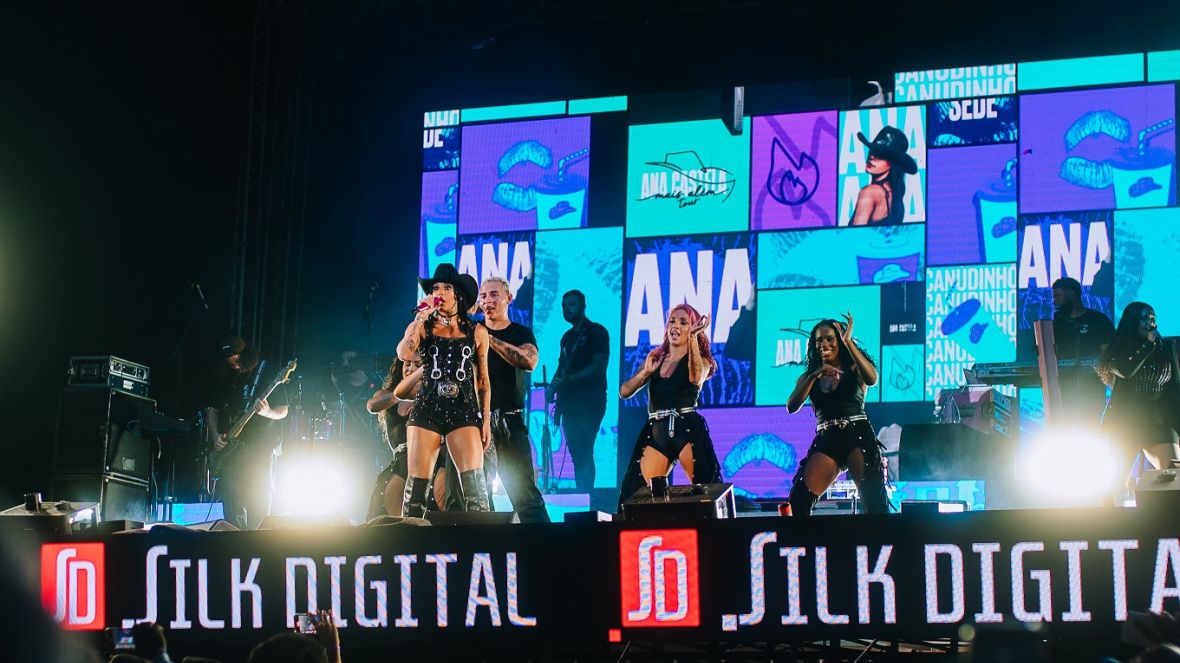 Rodeio profissional e shows nacionais marcam a primeira noite da Expozebu Rodeo Shows