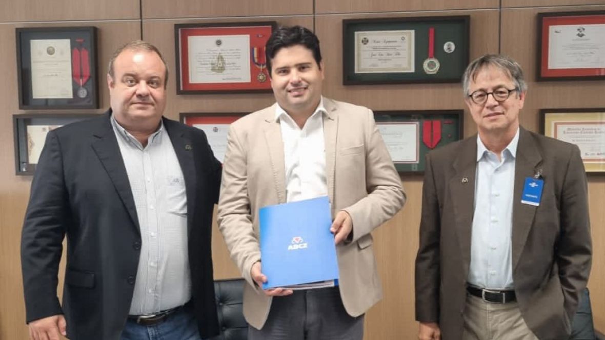 ABCZ e Sebrae discutem parceria para a ExpoZebu 2022 