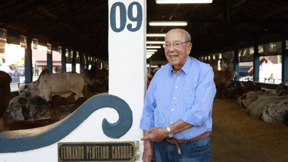 Aos 104 anos de idade, criador Fernando Penteado visita ExpoZebu