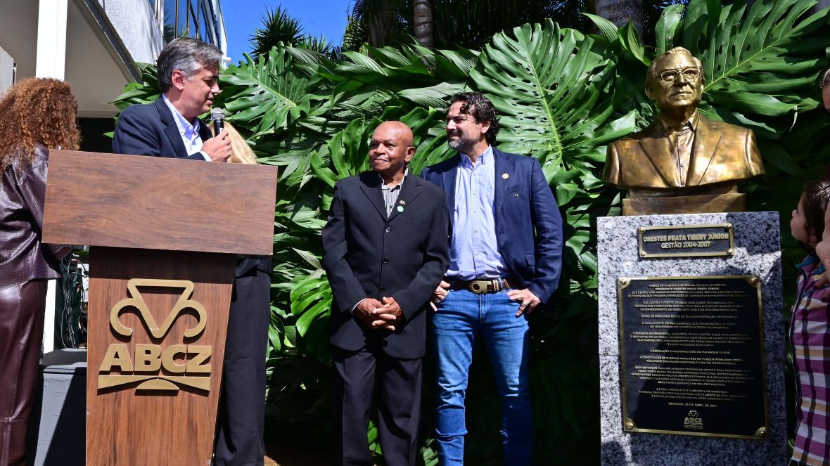 90ª ExpoZebu:  Parque Fernando Costa ganha busto em homenagem a Orestes Prata Tibery Júnior