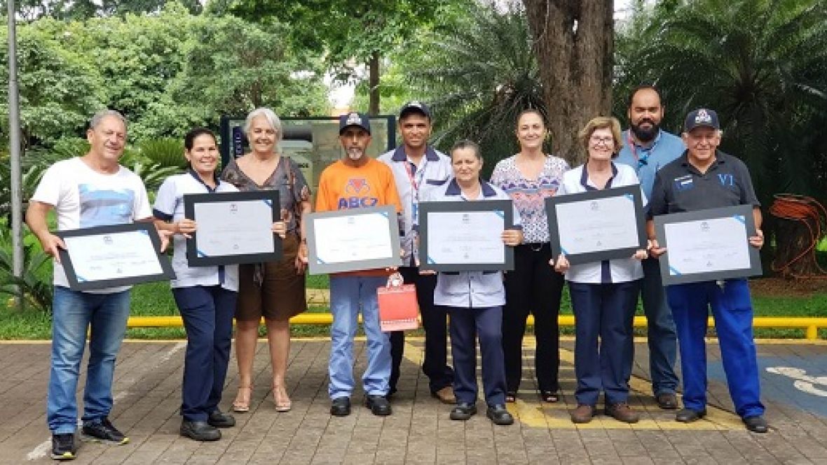Projeto de alfabetização que levou colaboradores da ABCZ de volta à sala de aula forma alunos
