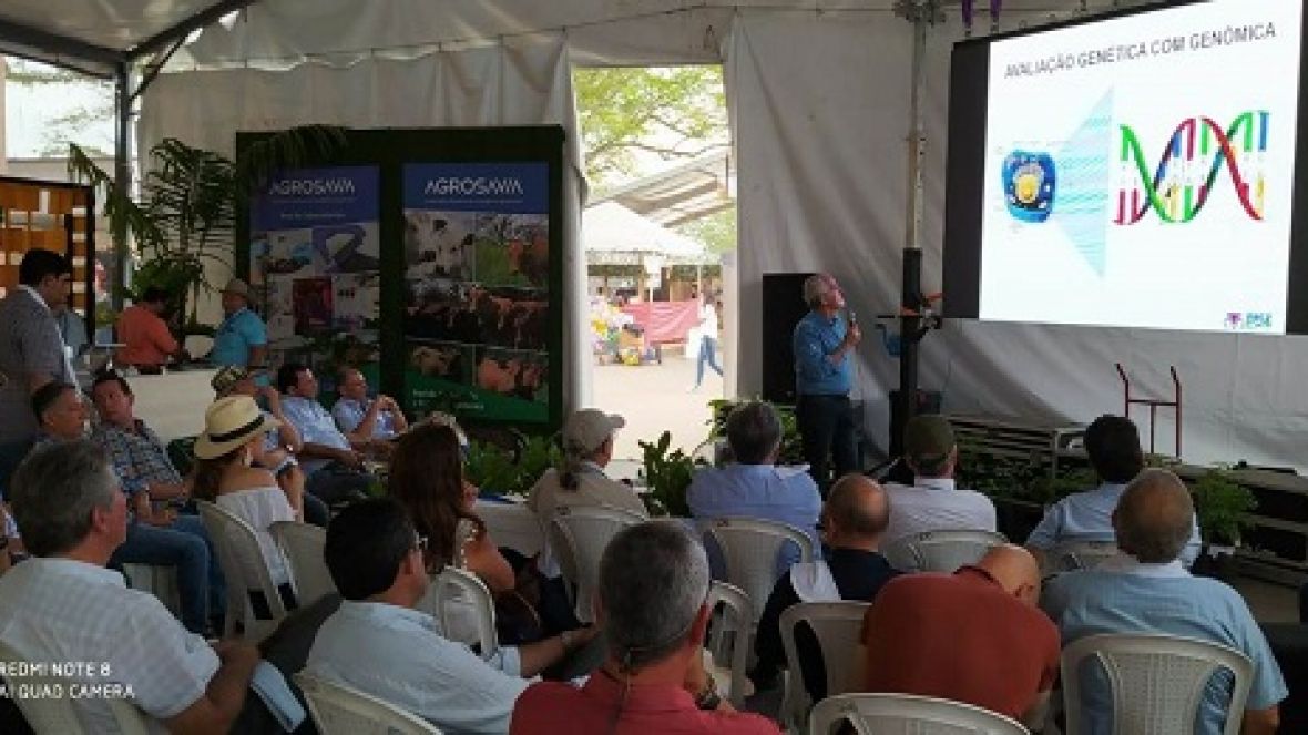 Técnico de campo da ABCZ participa de exposição na Colômbia