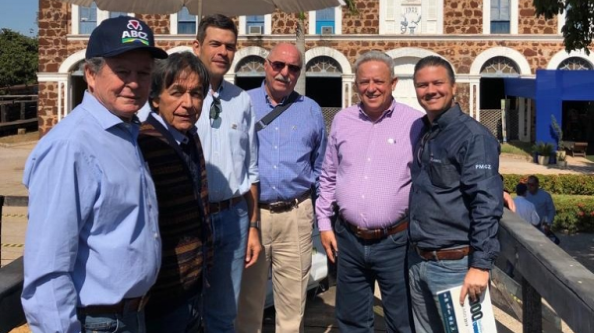 Equipe ABCZ prestigia o leilão do Nelore Grendene em Cáceres (MT)