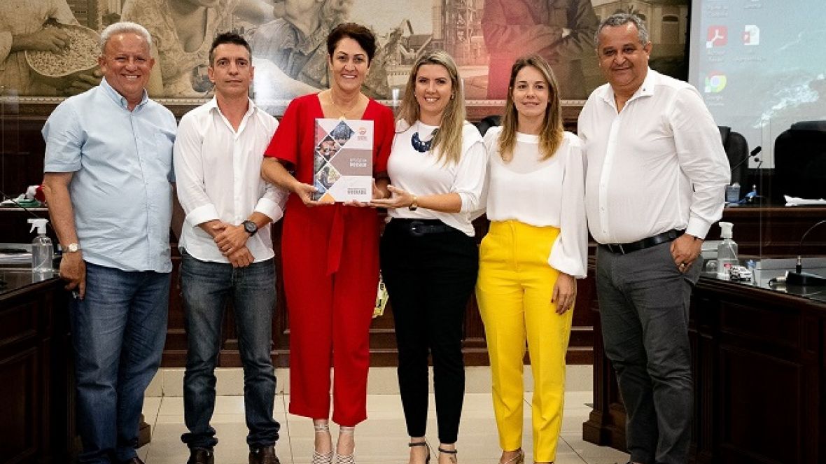 ABCZ participa de apresentação do dossiê do Geoparque Uberaba na Câmara Municipal