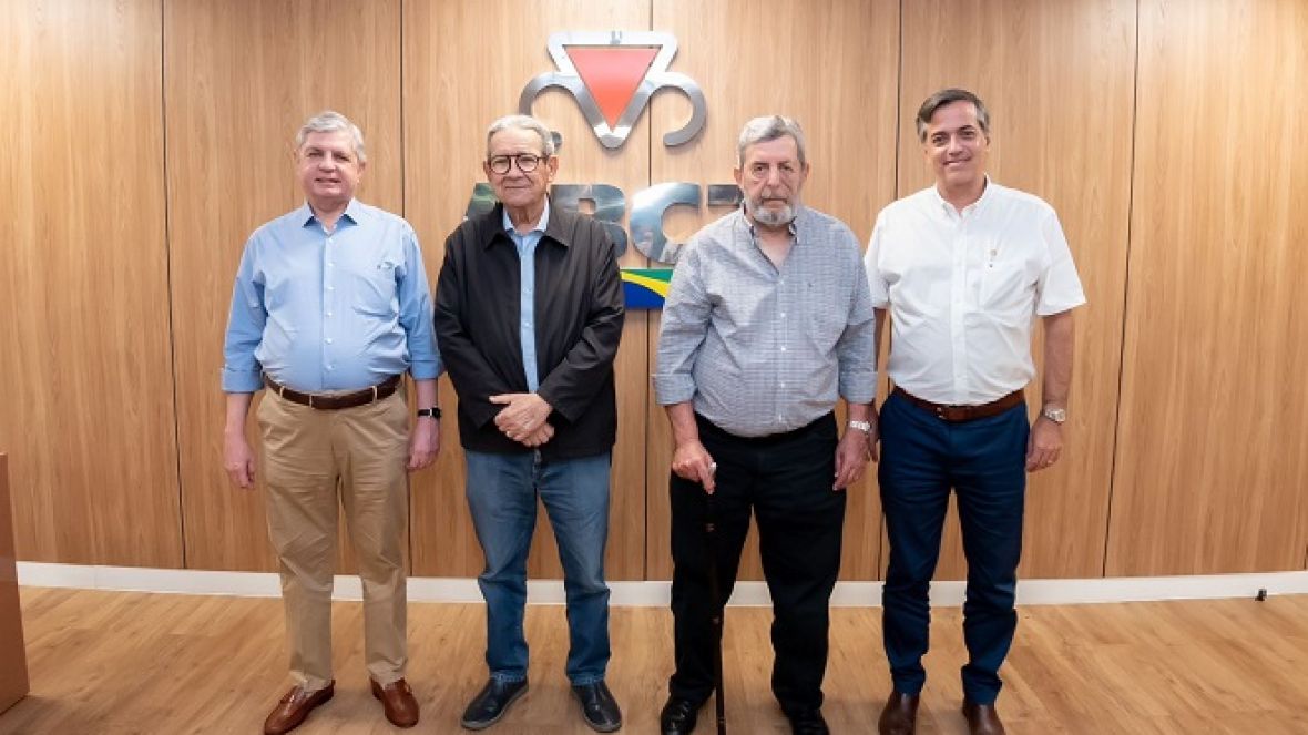 Reverência: ABCZ recebe ex-presidentes da entidade para café na sede 