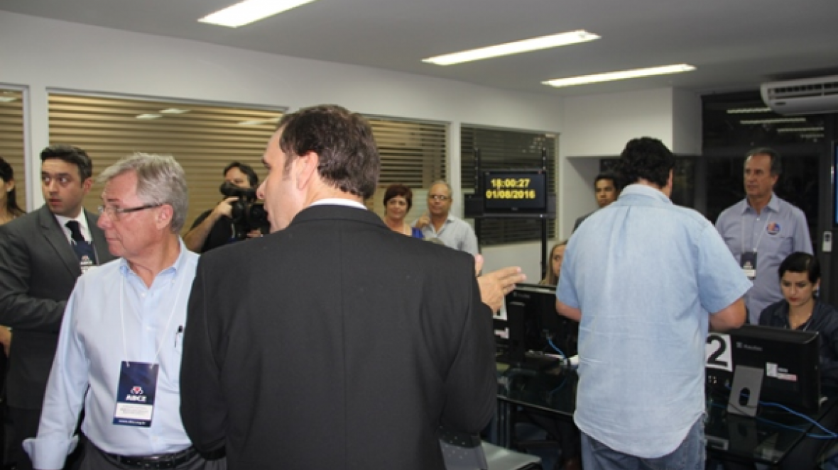 Eleição 2016 termina e começa a contagem dos votos