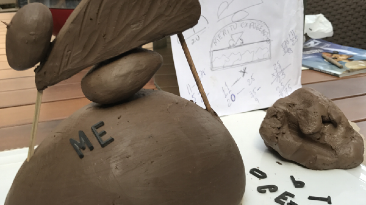 Artistas trabalham na produção do troféu Mérito ExpoGenética ABCZ