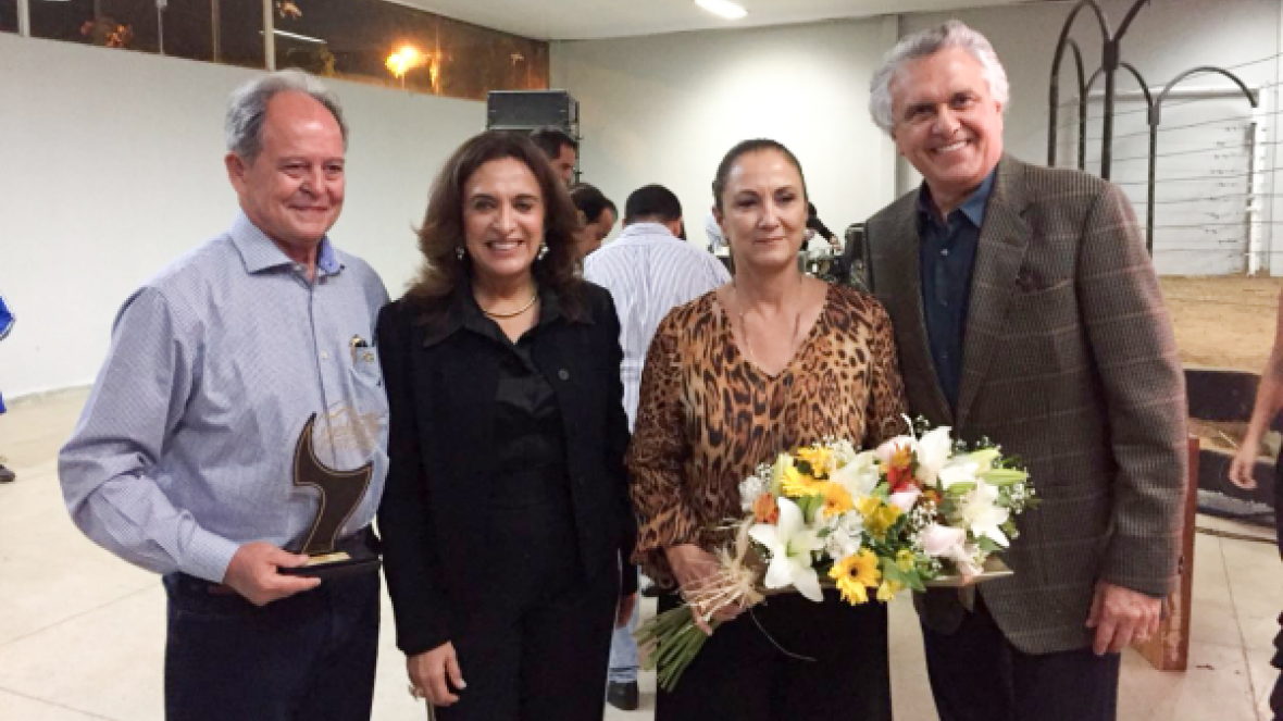 Presidente da ABCZ recebe homenagem na Exposição de Goiás 