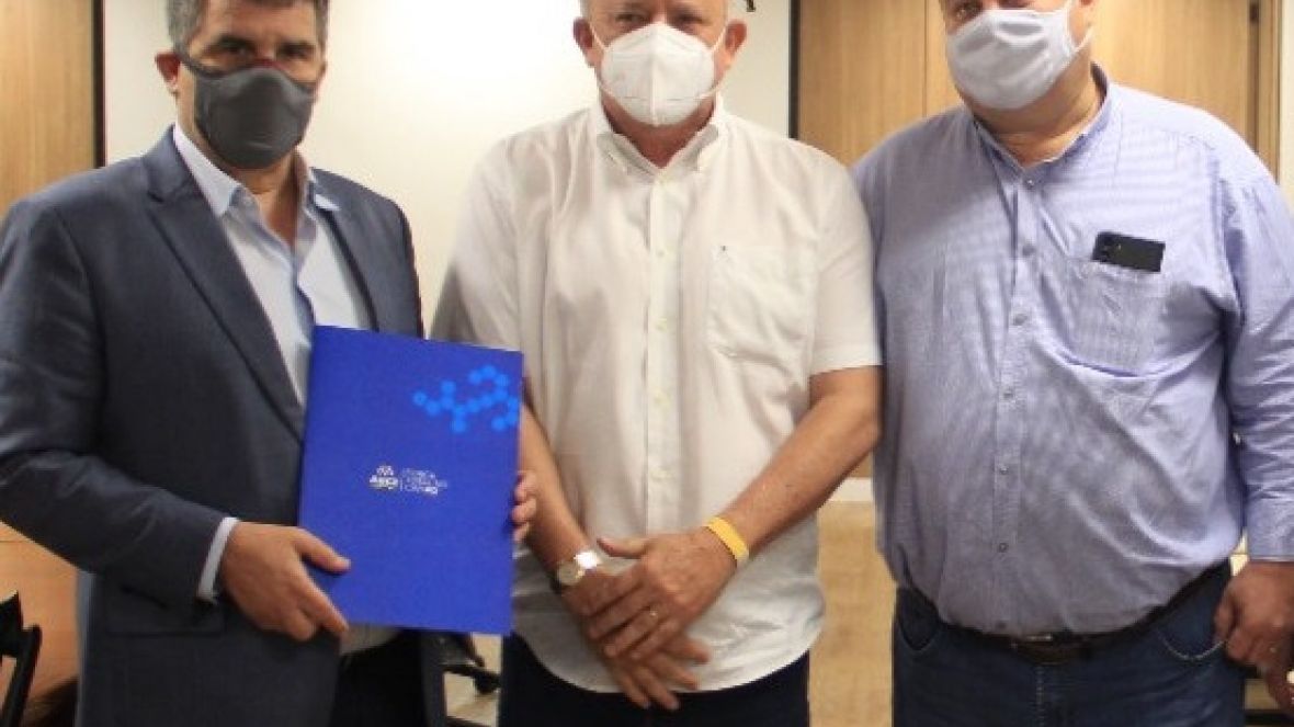 Vice-governador de MG visita ABCZ e recebe convite para 87ª ExpoZebu