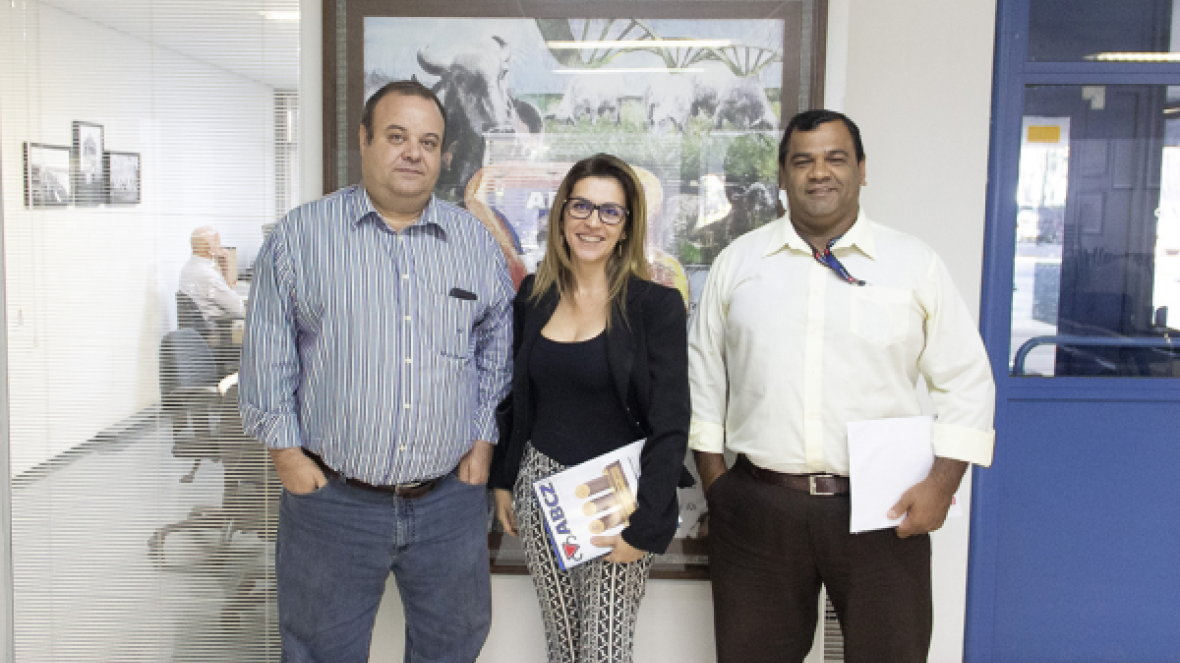 Gerentes do Bradesco visitam sede da ABCZ