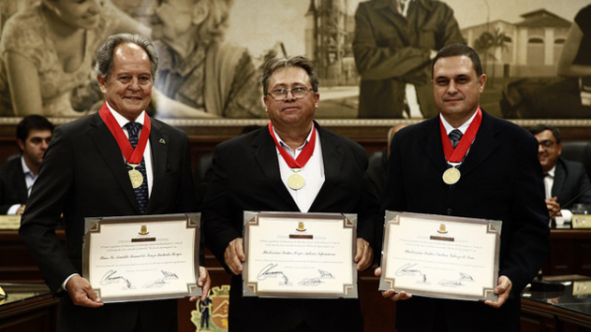 Presidente da ABCZ recebe Mérito do Agronegócio na Câmara de Uberaba