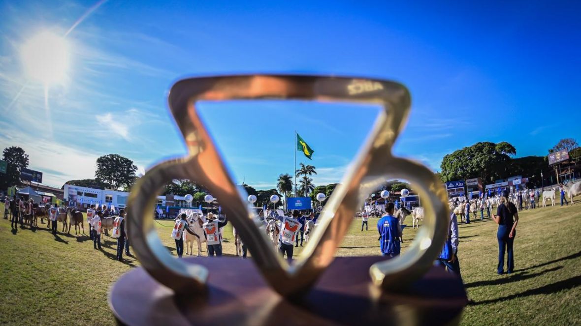 Tratadores são premiados durante a 91ª ExpoZebu