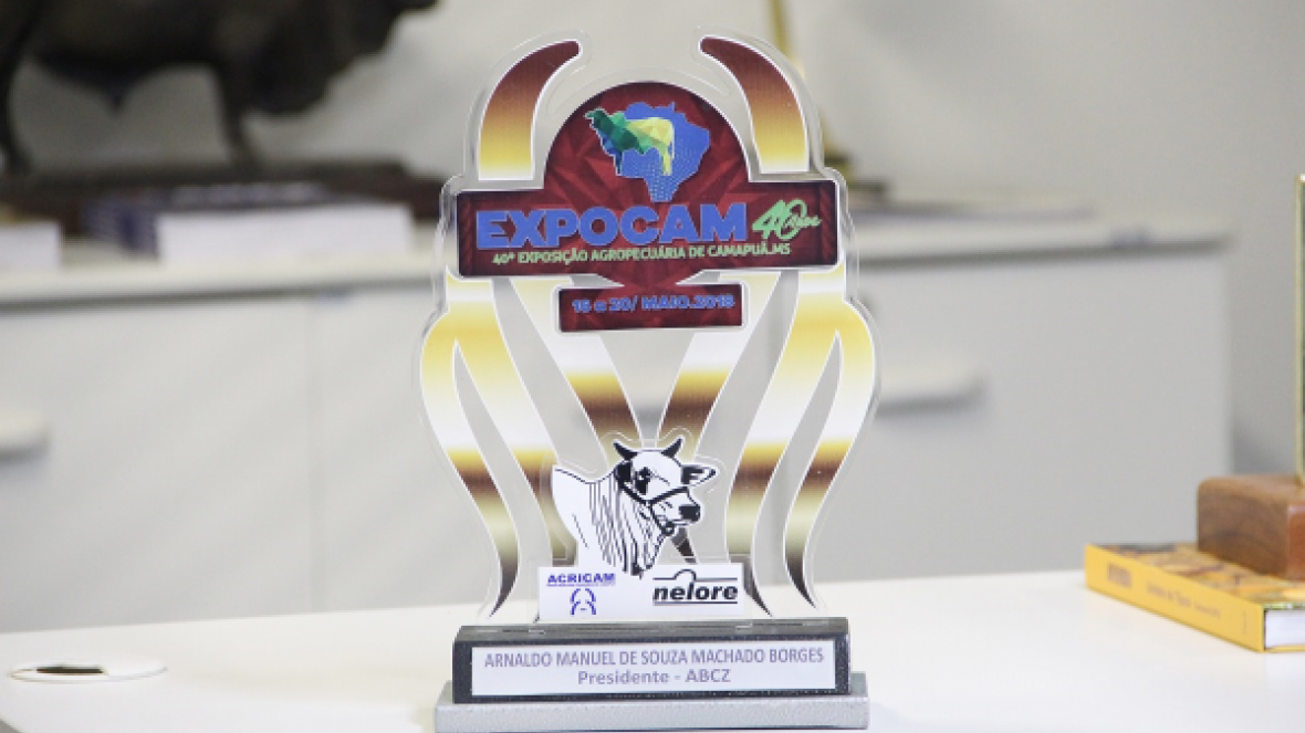 Presidente da ABCZ recebe homenagem na Exposição de Camapuã