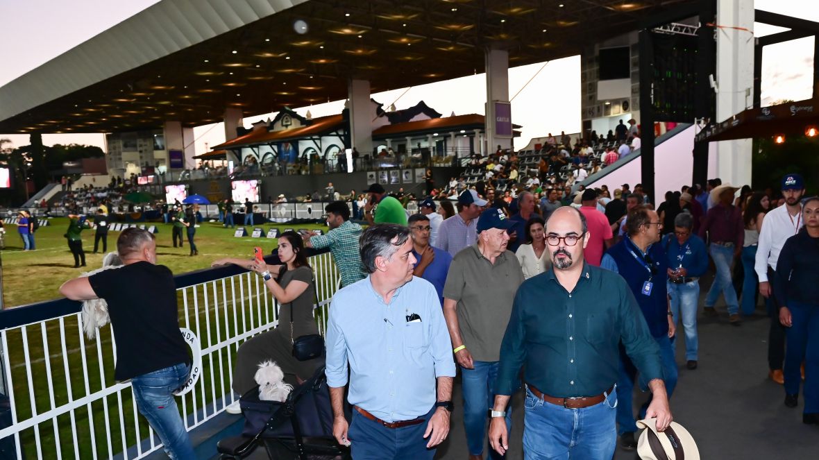 Vice-Governador de Minas Gerais visita a 90ª ExpoZebu e destaca papel da feira na valorização da genética e do agronegócio mineiro