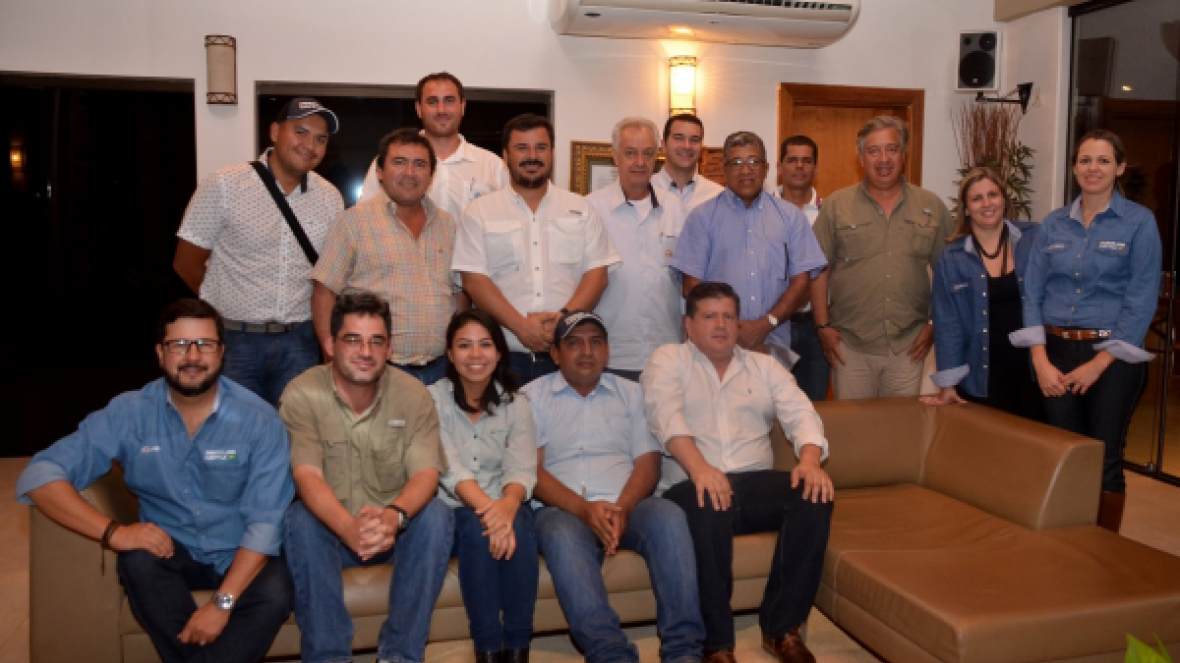 Estrangeiros conhecem pecuária zebuína durante a ExpoGenética 2016