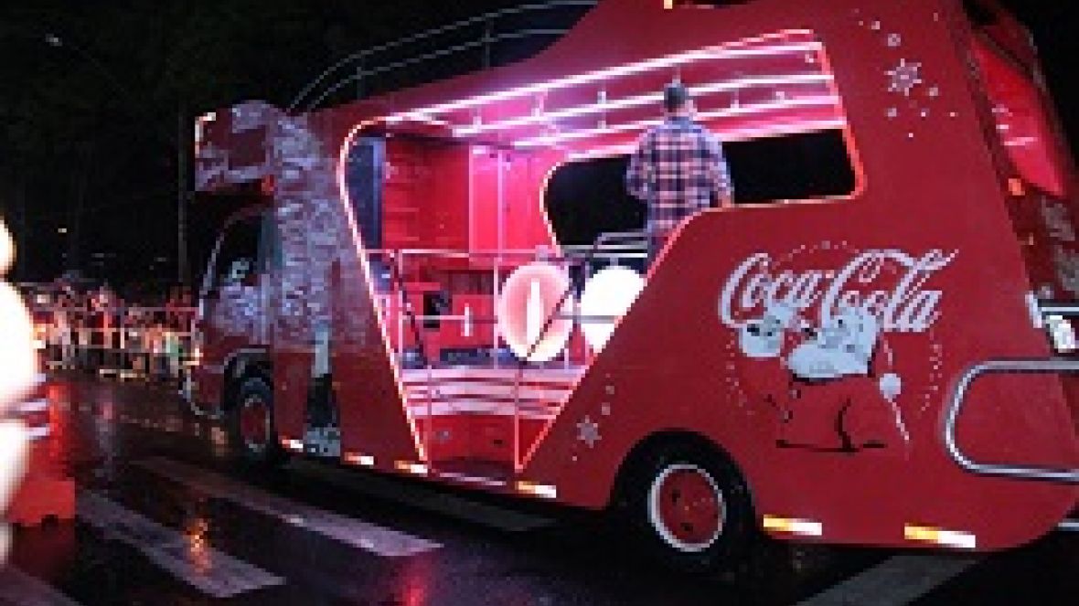 Milhares de pessoas acompanham inauguração do Natal no Parque 2016
