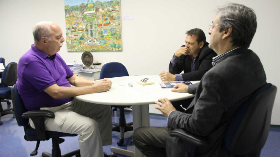 Representantes da Escola Superior de Guerra visitam ABCZ