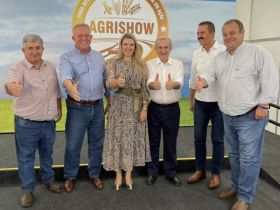 Presidente da ABCZ participa de abertura da Agrishow
