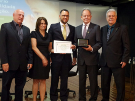 Presidente da ABCZ é homenageado pelo CRMV-MG
