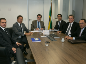 Ministro do MDA recebe representantes da ABCZ