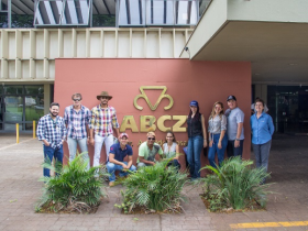 No Dia da Pecuária, alunos do Instituto Federal de Brasília visitam a ABCZ