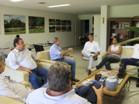 Presidente da ABCZ recebe pecuaristas de Moçambique