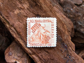 Museu do Zebu recebe doação de selo comemorativo da segunda ExpoZebu