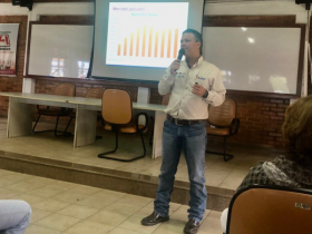 Gerente da ABCZ ministra palestra na fazenda Paraíso