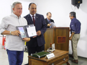 Selo comemorativo dos Correios é lançado durante a ExpoZebu 