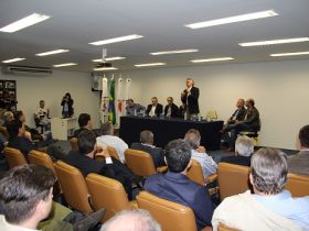 Senador Ronaldo Caiado pede agronegócio unido contra a crise