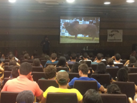 Técnico da ABCZ ministra palestra sobre uso de touros PO