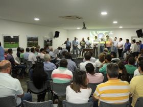 Encontro reúne produtores de leite e discute ações para o setor