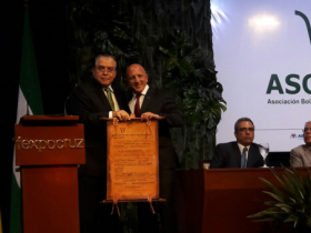 Superintendente da ABCZ recebe "Cebú de Oro" na Bolívia