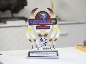 Presidente da ABCZ recebe homenagem na Exposição de Camapuã