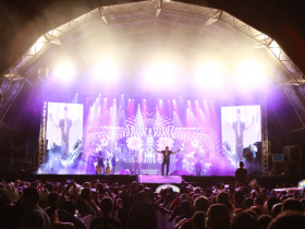 Véspera de feriado foi marcada pelo show de Eduardo Costa na ExpoZebu