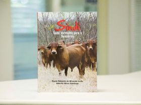 Museu do Zebu recebe doação do livro ?Sindi ? Gado Vermelho para o Semiárido?