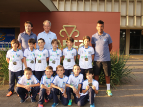 Atletas do Zebu Futebol Clube visitam sede da ABCZ